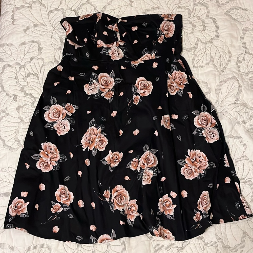 Torrid size 18 strapless dress with pockets.